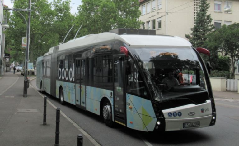 2016 gingen vier Batterie-Trolleybusse Solaris Metrostyle in Betrieb, hier Wagen 504 im Juli 2019. Foto: J.Lehmann