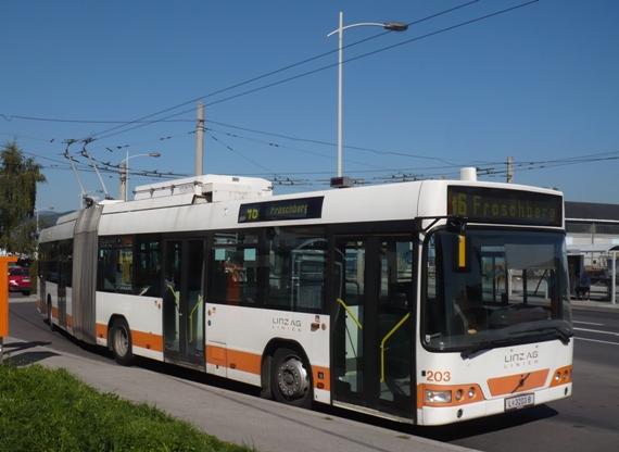 Volvo/Kiepe-Obus 203 an der Endhaltestelle Hafen der Linie 46, hier besteht von 13 bis 17 Uhr 10-Min.-Takt. Foto: J.Lehmann
