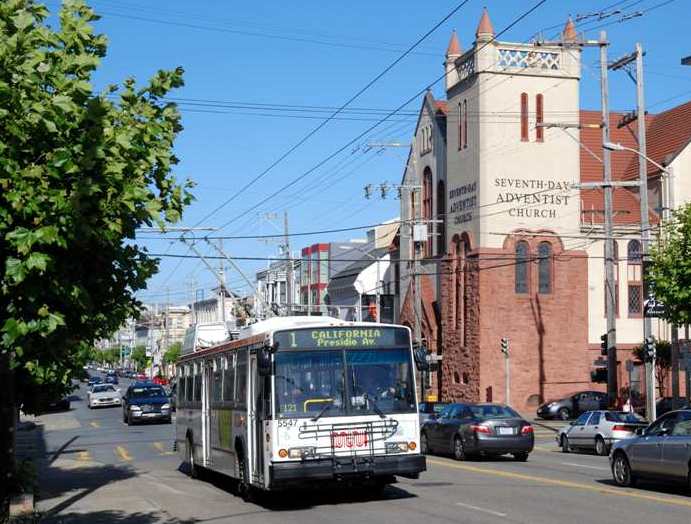 Skoda/ETI 5547 als Linie 1 auf California St.-Broderick St. am 20.05.2010. Foto: Martin Schmelter